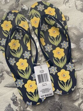 Vera Bradley Navy Flip Flops with Yellow Floral Print L 9-10